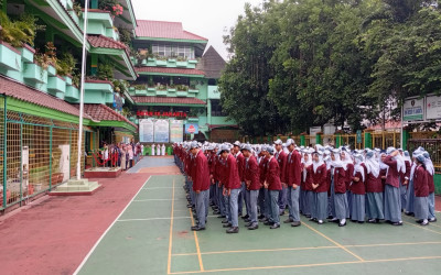 Pelaksanaan Pagi Ceria dan Upacara Bendera pada Hari Pertama Semester Genap
